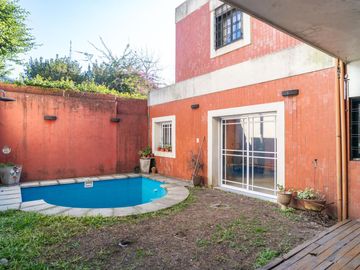 Casa de 5 Ambientes con parque y pileta. Villa Urquiza