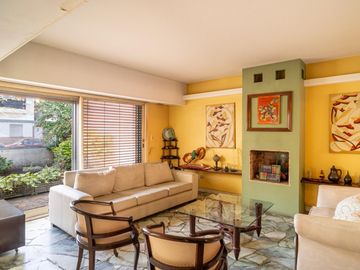 Casa de 5 Ambientes con parque y pileta. Villa Urquiza