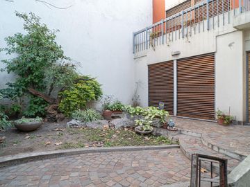 Casa de 5 Ambientes con parque y pileta. Villa Urquiza