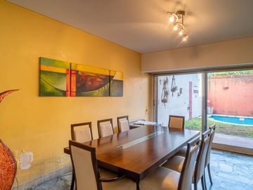 Casa de 5 Ambientes con parque y pileta. Villa Urquiza