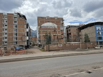 TERRENO EN VENTA A PIE DE AV PRINCIPAL (VIA EXPRESA)