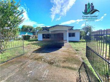 VENDO CASA TRES HABITACIONES Y EN LOTE DE MIL METROS BUGABA
