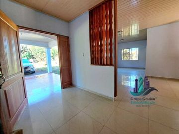 VENDO CASA TRES HABITACIONES Y EN LOTE DE MIL METROS BUGABA