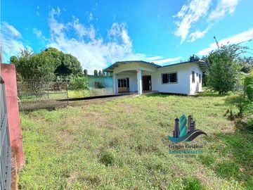 VENDO CASA TRES HABITACIONES Y EN LOTE DE MIL METROS BUGABA