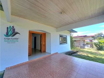 VENDO CASA TRES HABITACIONES Y EN LOTE DE MIL METROS BUGABA