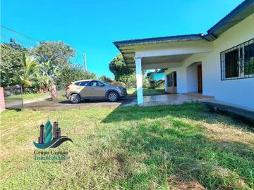 VENDO CASA TRES HABITACIONES Y EN LOTE DE MIL METROS BUGABA