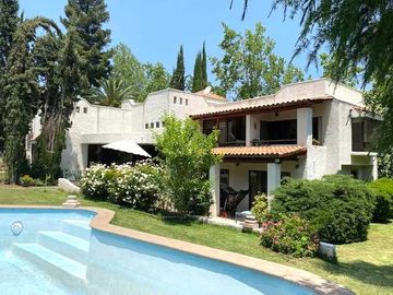 Casa en venta en LO BARNECHEA