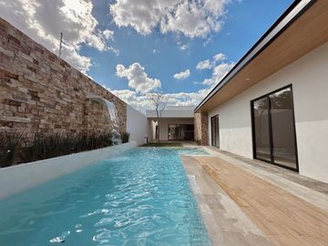 CASA VENTA MÉRIDA, DIVINA, UNA PLANTA, SUPER EQUIPADA, 4 RECÁMARAS, PRANA DZITYÁ