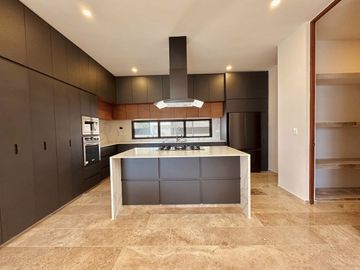 CASA VENTA MÉRIDA, DIVINA, UNA PLANTA, SUPER EQUIPADA, 4 RECÁMARAS, PRANA DZITYÁ