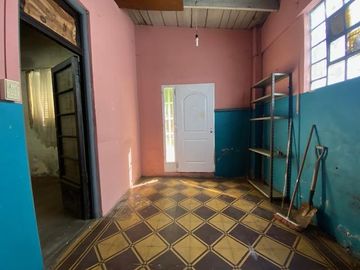 CASA EN VENTA EN LA PLATA TRES DORMITORIOS PATIO