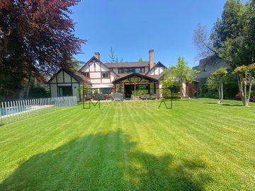 Casa en Venta en Club de Golf La Dehesa/Colegio el Huinganal