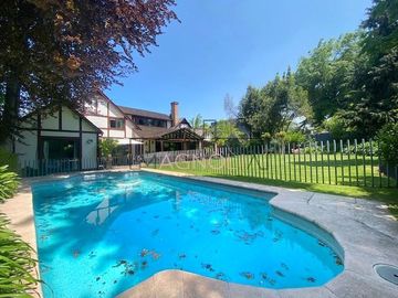 Casa en Venta en Club de Golf La Dehesa/Colegio el Huinganal