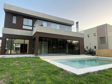 VENTA, CASA A ESTRENAR, GREENVILLE POLO & RESORT