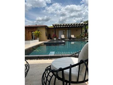 Venta de Hermosa Casa Campestre La Tebaida