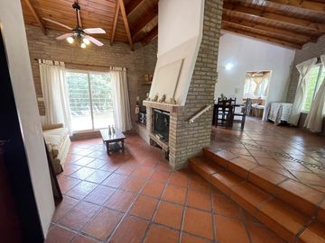 Casa en Venta Club de Campo los Quinchos - APTO CREDITO