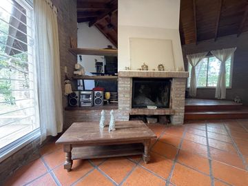 Casa en Venta Club de Campo los Quinchos - APTO CREDITO