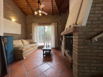 Casa en Venta Club de Campo los Quinchos - APTO CREDITO