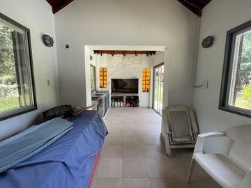 Casa en Venta Club de Campo los Quinchos - APTO CREDITO