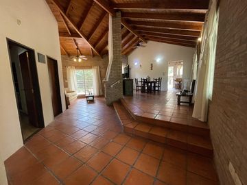 Casa en Venta Club de Campo los Quinchos - APTO CREDITO