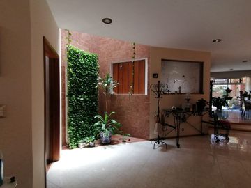Se Vende Casasa en Carretas, Gran Ubicación, 4 Recamaras, 5.5 Baños, Cto de Serv