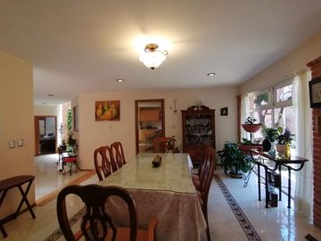 Se Vende Casasa en Carretas, Gran Ubicación, 4 Recamaras, 5.5 Baños, Cto de Serv