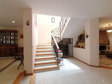 Se Vende Casasa en Carretas, Gran Ubicación, 4 Recamaras, 5.5 Baños, Cto de Serv