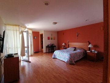 Se Vende Casasa en Carretas, Gran Ubicación, 4 Recamaras, 5.5 Baños, Cto de Serv
