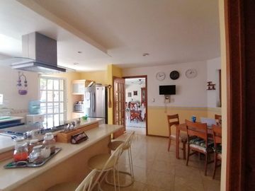 Se Vende Casasa en Carretas, Gran Ubicación, 4 Recamaras, 5.5 Baños, Cto de Serv
