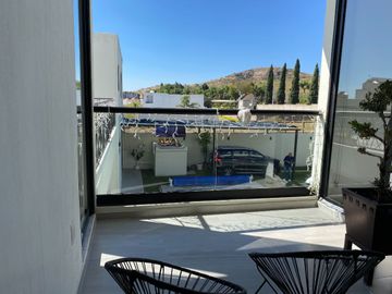 Casa en venta en Atlixco, a unos metros de la Aldea con alberca y 4 recámaras