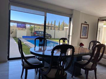 Casa en venta en Atlixco, a unos metros de la Aldea con alberca y 4 recámaras