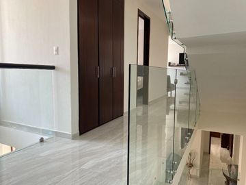 Casa en venta en Atlixco, a unos metros de la Aldea con alberca y 4 recámaras