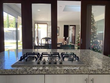 Casa en venta en Atlixco, a unos metros de la Aldea con alberca y 4 recámaras