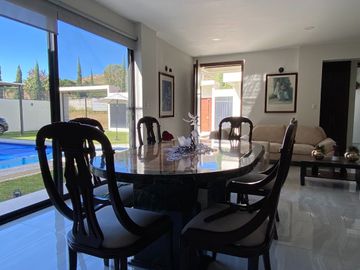 Casa en venta en Atlixco, a unos metros de la Aldea con alberca y 4 recámaras