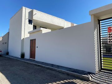 Casa en venta en Atlixco, a unos metros de la Aldea con alberca y 4 recámaras