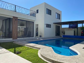 Casa en venta en Atlixco, a unos metros de la Aldea con alberca y 4 recámaras