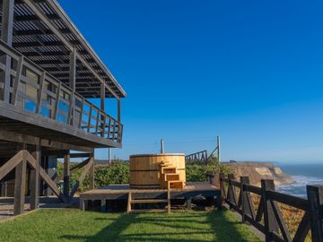 PARCELA CON CASA VISTA DIRECTA PRIMERA LINEA FRENTE AL MAR