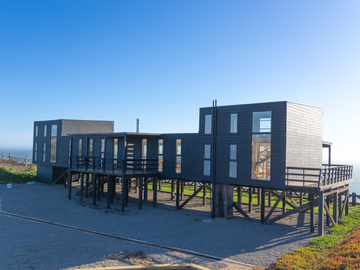 PARCELA CON CASA VISTA DIRECTA PRIMERA LINEA FRENTE AL MAR