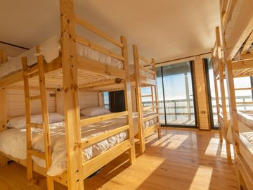 PARCELA CON CASA VISTA DIRECTA PRIMERA LINEA FRENTE AL MAR