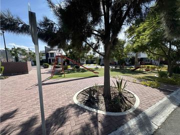 VENTA CASA EN ESQUINA RESIDENCIAL ANDREA  CANDILES QUERETARO