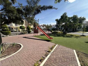 VENTA CASA EN ESQUINA RESIDENCIAL ANDREA  CANDILES QUERETARO