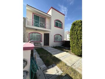 VENTA CASA EN ESQUINA RESIDENCIAL ANDREA  CANDILES QUERETARO