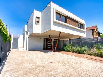 ¡ESPECTACULAR!, moderno y luminoso Townhouse año 2023, ubicado en barrio residencial, Padre Errázuriz