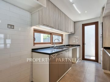 ¡ESPECTACULAR!, moderno y luminoso Townhouse año 2023, ubicado en barrio residencial, Padre Errázuriz
