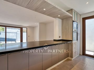 NUEVO, moderno y luminoso Townhouse casa año 2023, ubicado en barrio residencial, Padre Errázuriz