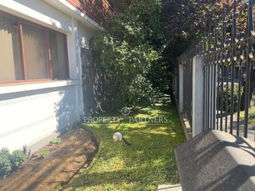 Se vende gran oficina en  sector Av Alemania