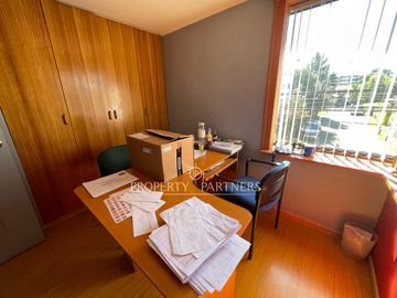 Se vende gran oficina en  sector Av Alemania