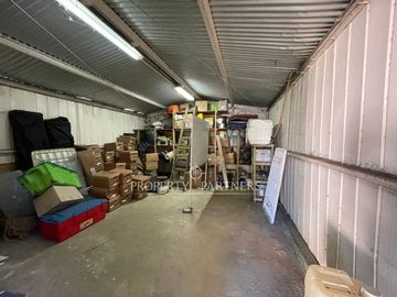 Se vende gran oficina en  sector Av Alemania