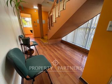 Se vende gran oficina en  sector Av Alemania