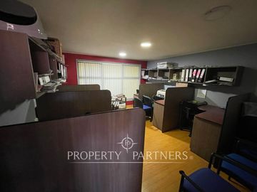 Se vende gran oficina en  sector Av Alemania