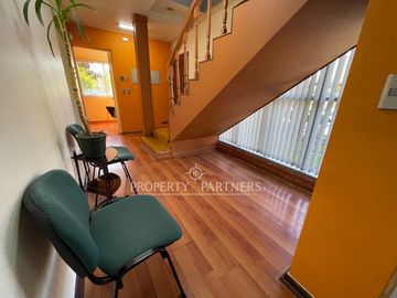 Se vende gran oficina en  sector Av Alemania